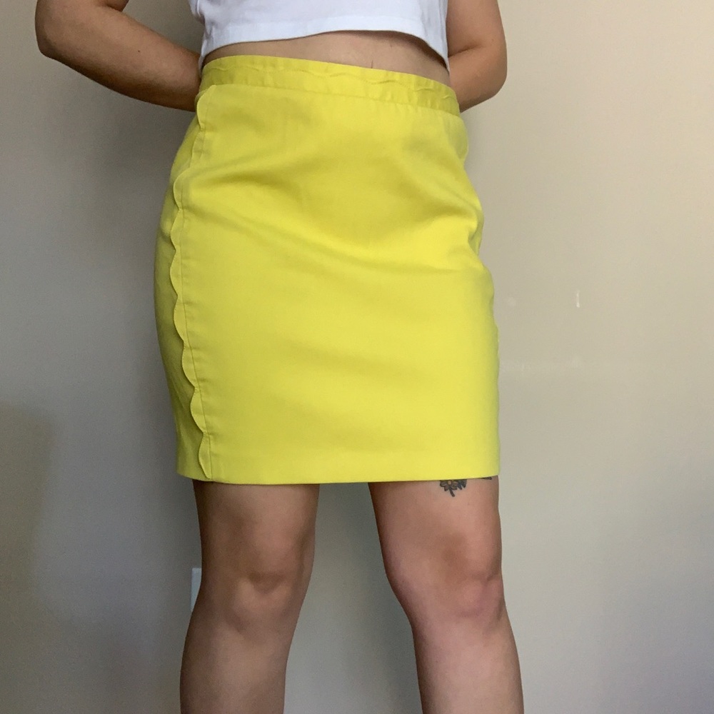 Banana republic skirt with wave detail in bright yellow